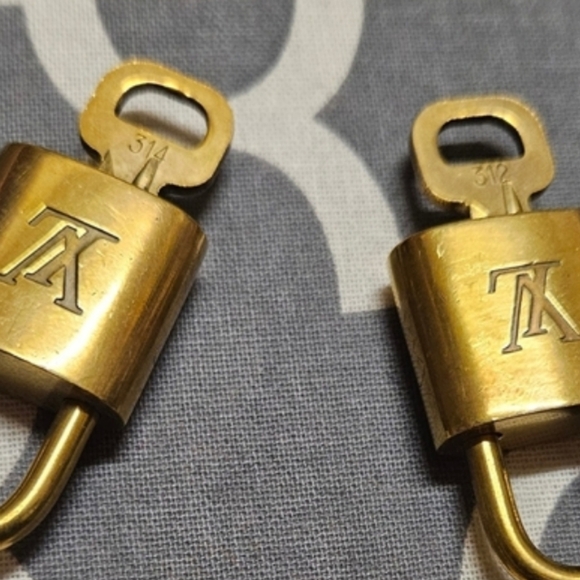 Louis Vuitton Lock & Key 🔐 [Necklace & Bracelet Sold Separately] - Picture 10 of 11